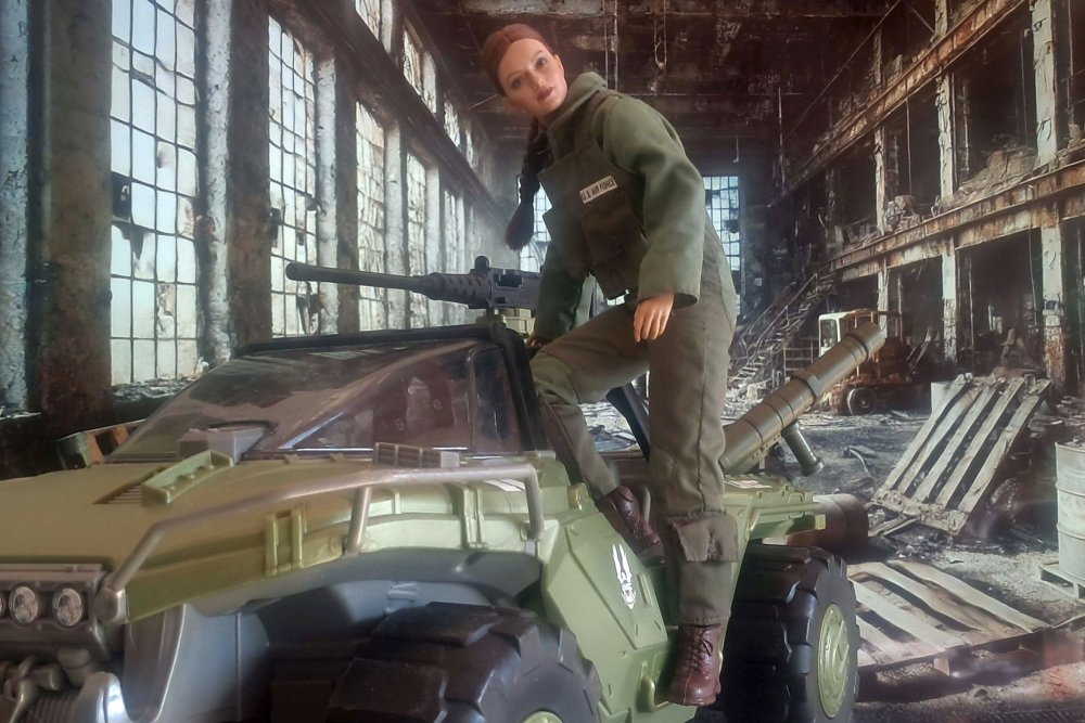 27674_Adelyn in Alien Invasion 01-16.jpg